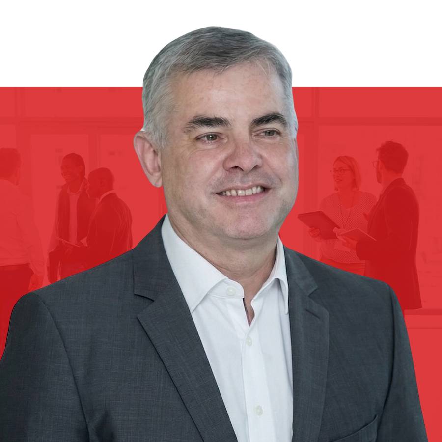 Hubert Valder ADVOS Rechtsanwalt Düsseldorf Hubert Valder Rechtsanwalt bei ADVOS im dunklen Anzug